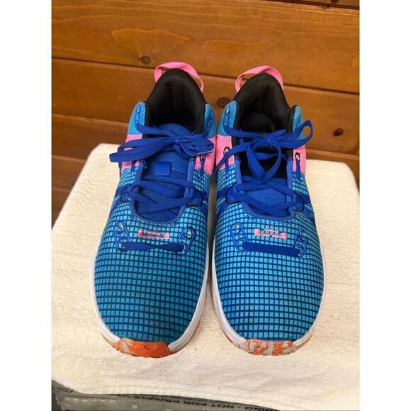 Nike LeBron Witness 7 basketball shoes  \